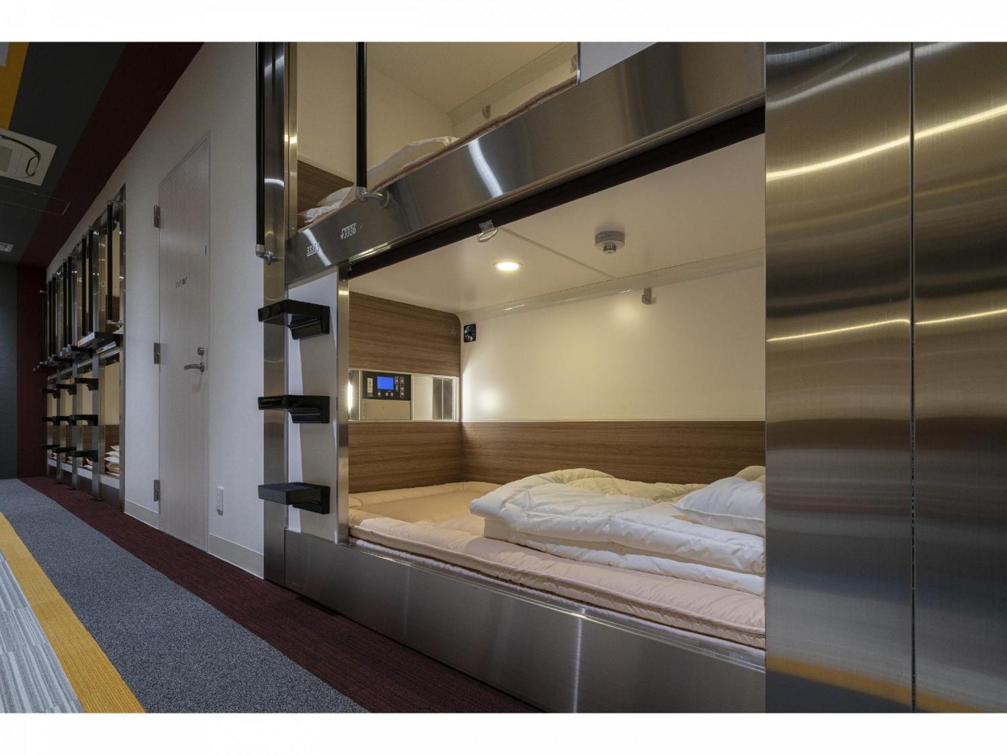 Capsule Hotel J Garden Shin-Osaka Exterior photo