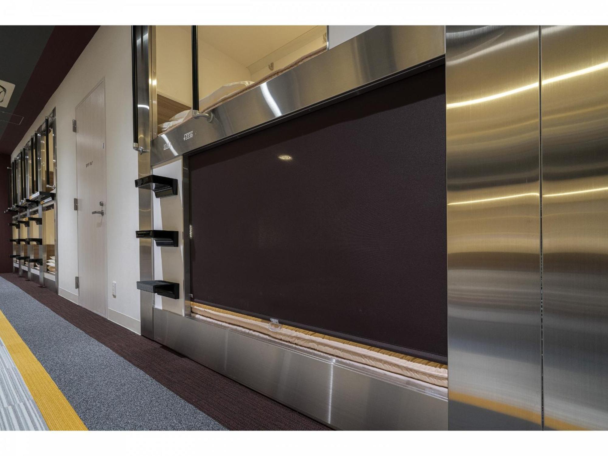 Capsule Hotel J Garden Shin-Osaka Exterior photo